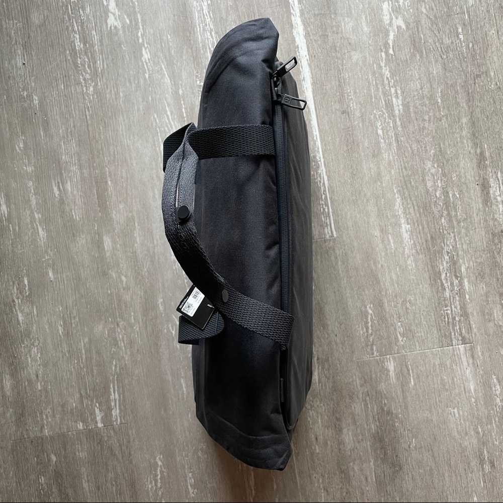Lululemon Early Embark Duffle - Picture 7 of 16